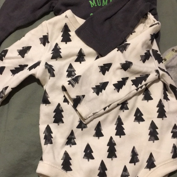 All 0-3 month clothing. Partially new. - Picture 6 of 8